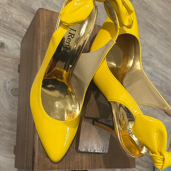 J.Renee Yellow Patent Pointed-Toe Slingback Pumps with Bow - Picture 2 of 6